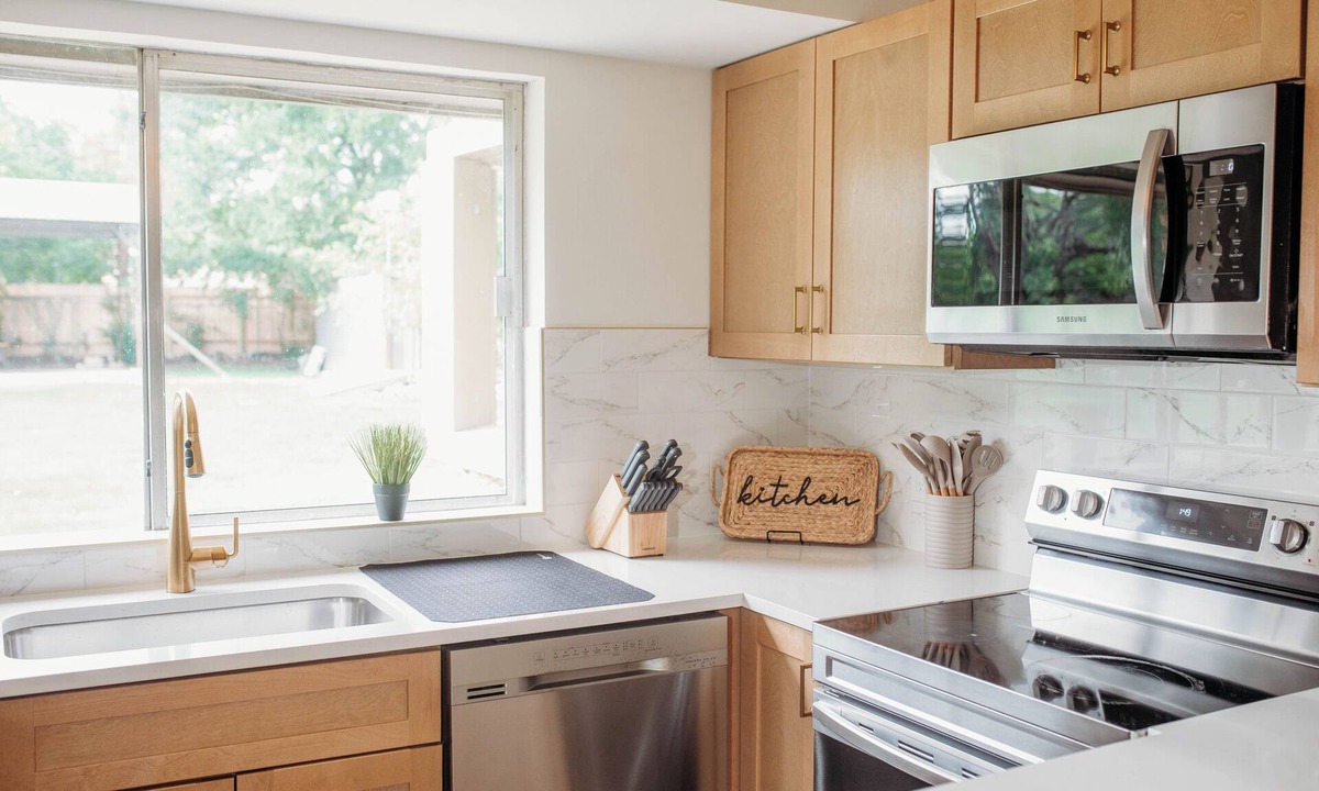 Austin House | Cozy Rustic Austin Retreat – just 15 min to Zilker Park & 17 min to downtown.