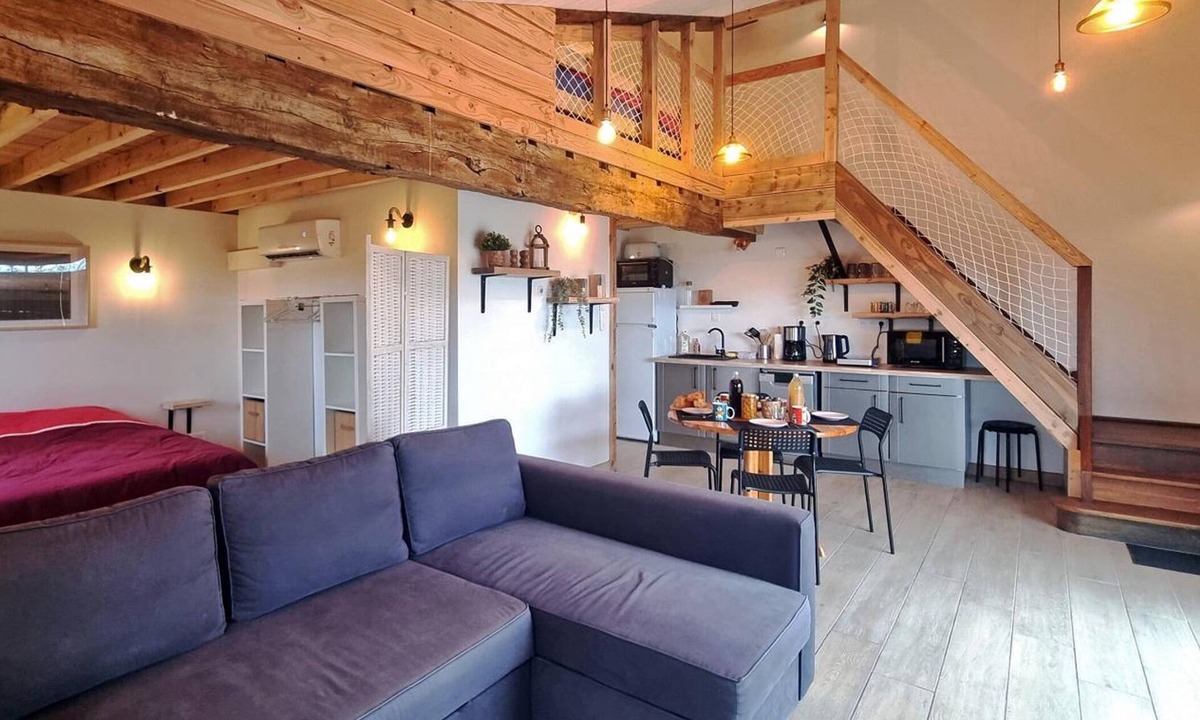 Pouilly-les-Feurs Cottage | Cozy Rustic Cabin for 4 - Pets Allowed