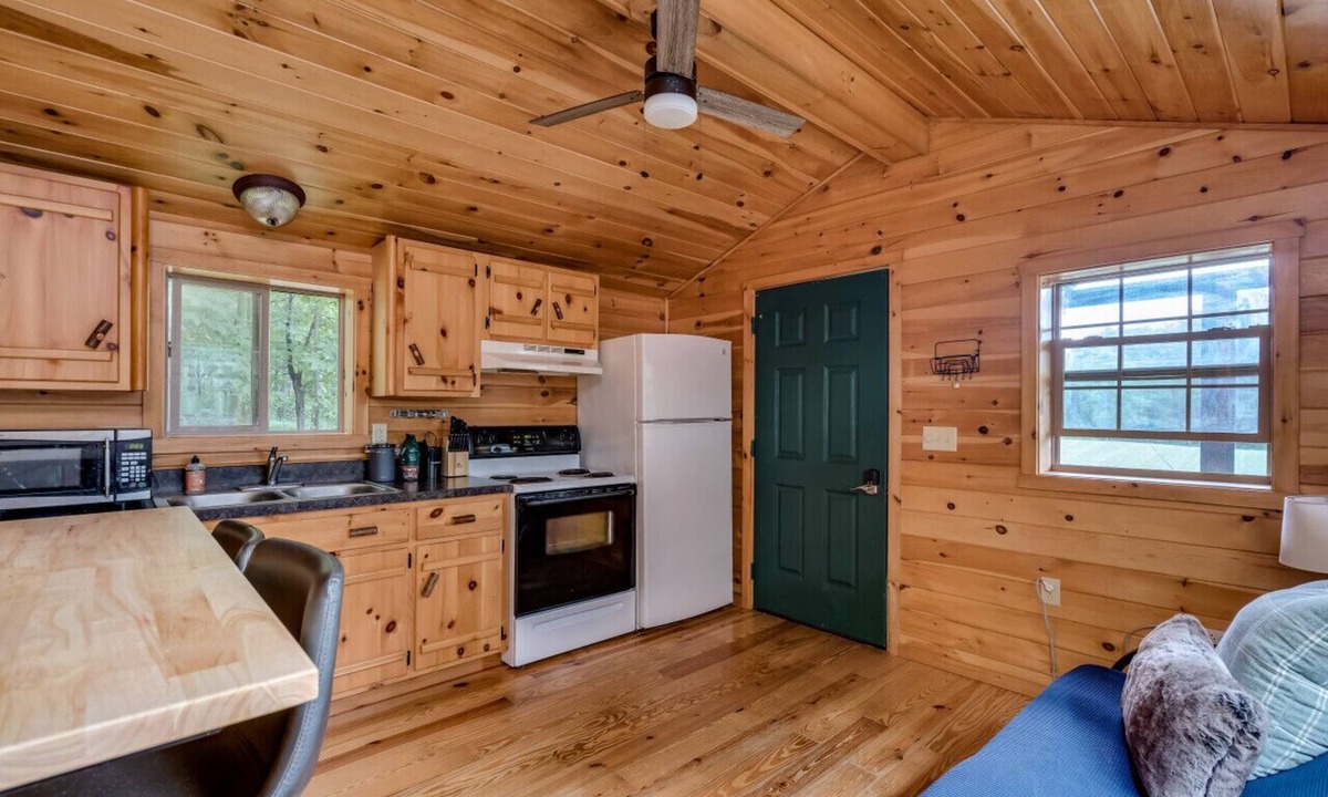 Wellesley Island Cabin | Cozy Rustic Cabin - 1000 Islands Getaway