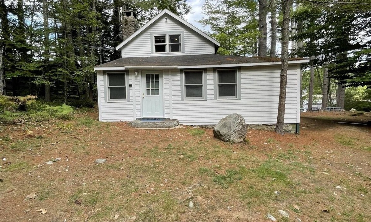 South Casco Cottage | Cozy rustic cottage with country charm