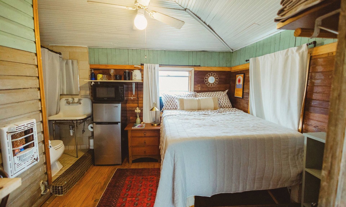 Greater East End Apartment | Cozy Rustic Sailors Room