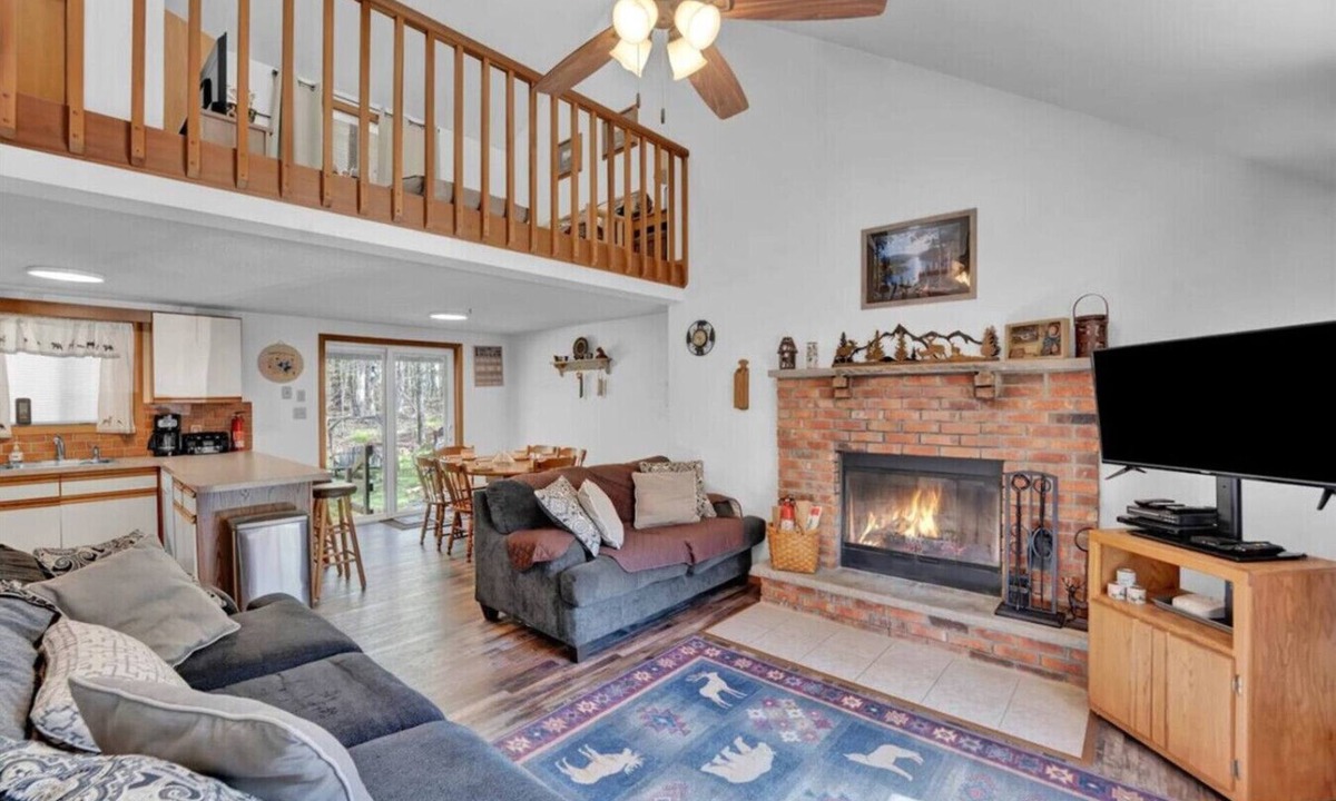 Pocono Lake House | Cozy - Rustic - Romantic