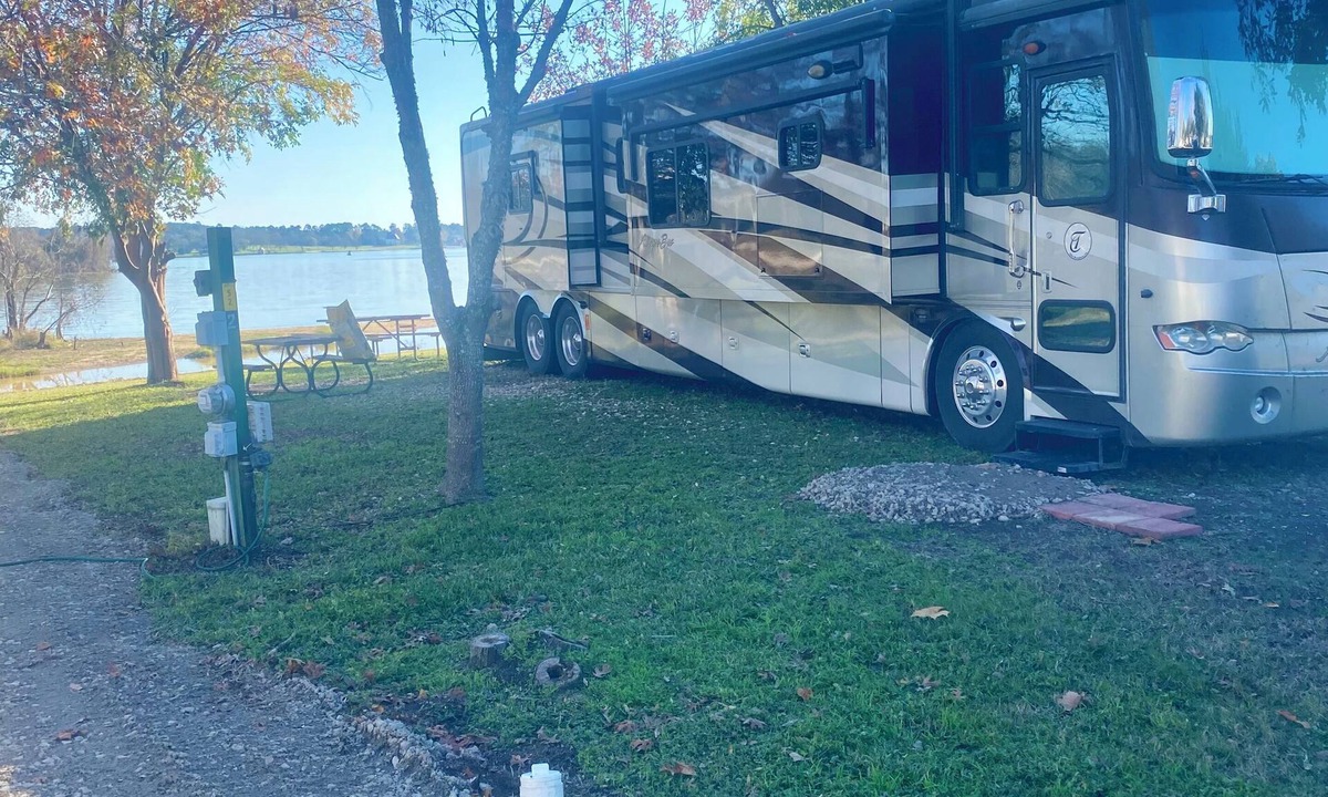 French Quarter House | Cozy RV in Wonderful Willis with WiFi, Fitness Room, AC