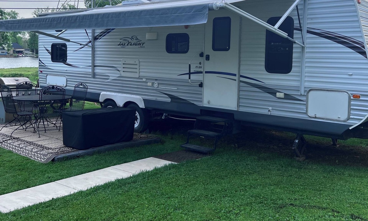 Brewerton House | Cozy RV with 2 bedrooms and WiFi, AC in Welcoming Brewerton