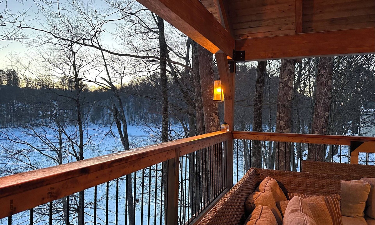 Northville House | Cozy Sacandaga Lake Home, Sleeps 15, Fire pit, Outdoor deck, Pet Friendly!