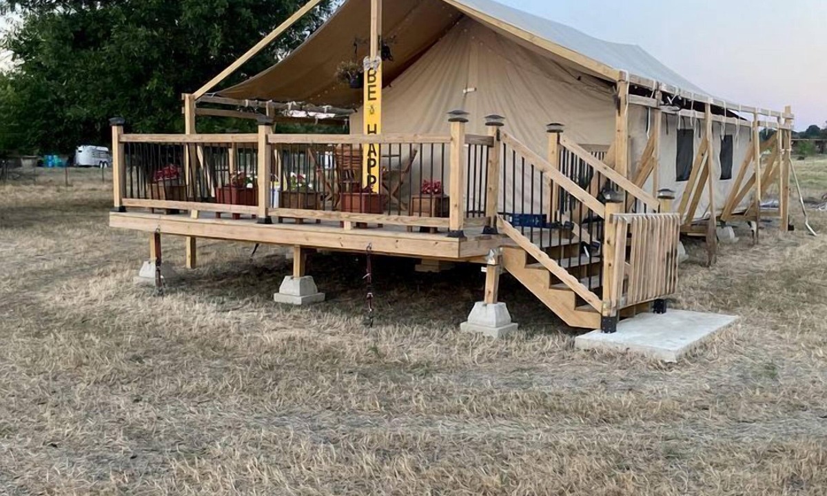 Miller Grove House | Cozy Safari Tent with Gorgeous Lake Views in Lone Oak, Texas