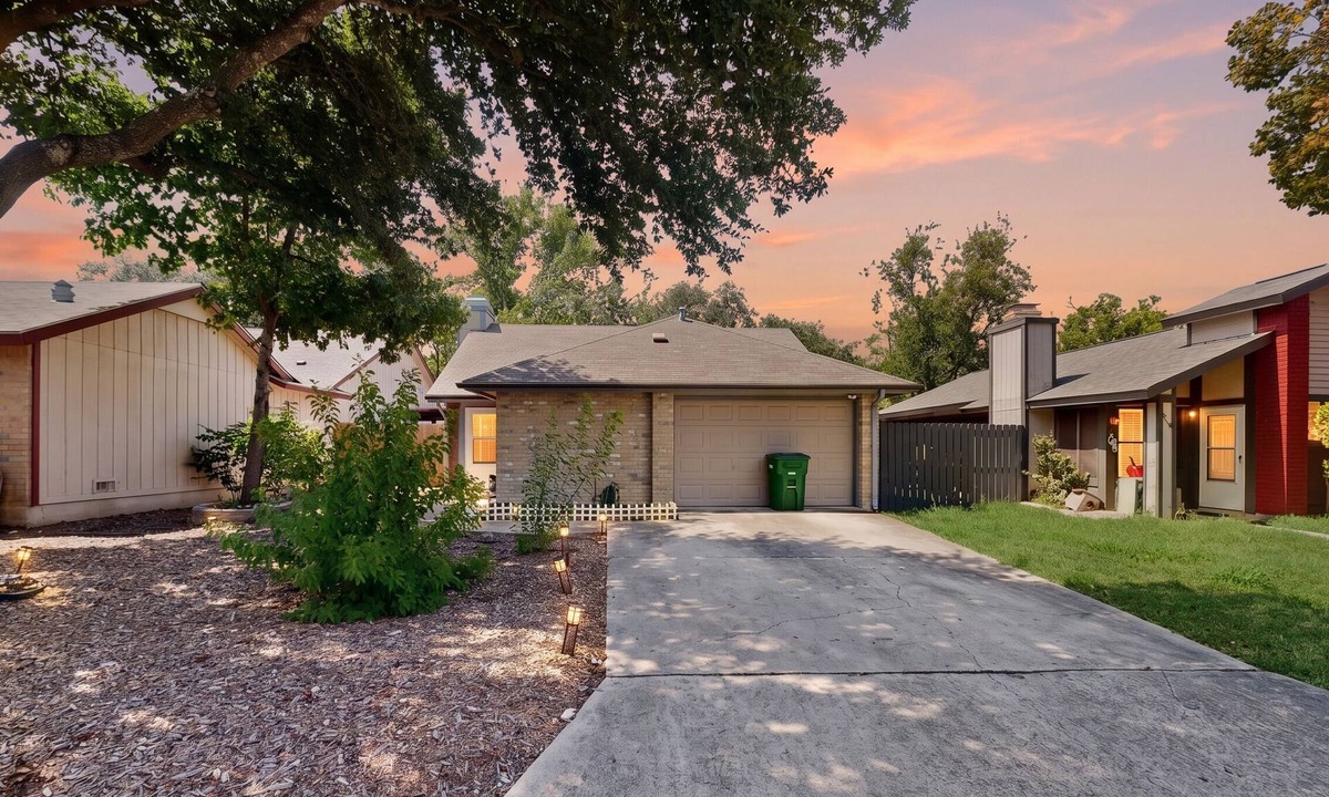 New Territories House | Cozy San Antonio home with washer/dryer and enclosed backyard