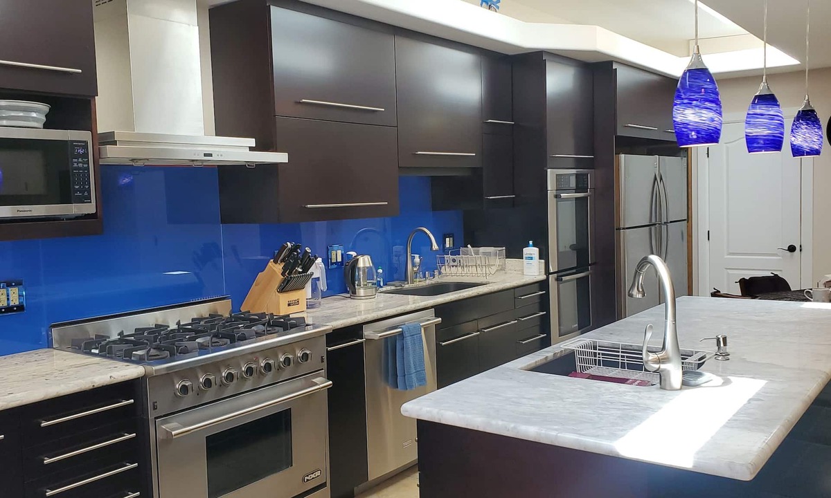 Sunset District House | Cozy San Francisco Home 4 Bd., 2 Ba. Chefs kitchen