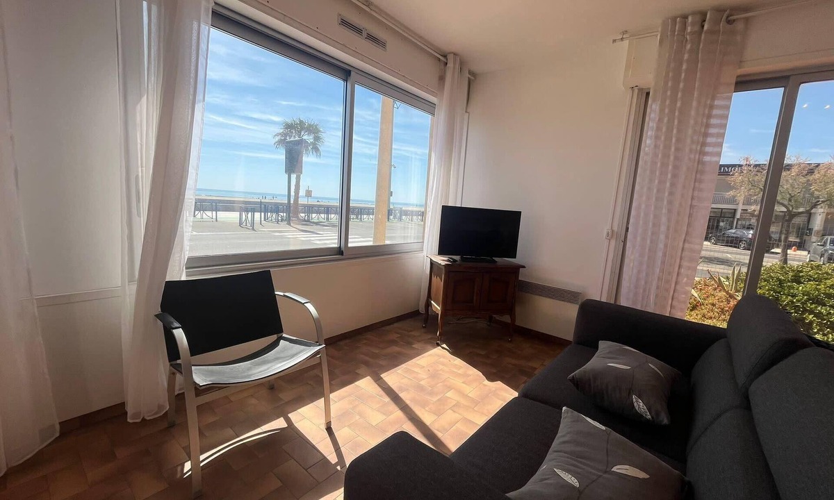 Port-la-Nouvelle Apartment | Cozy seaside apartment