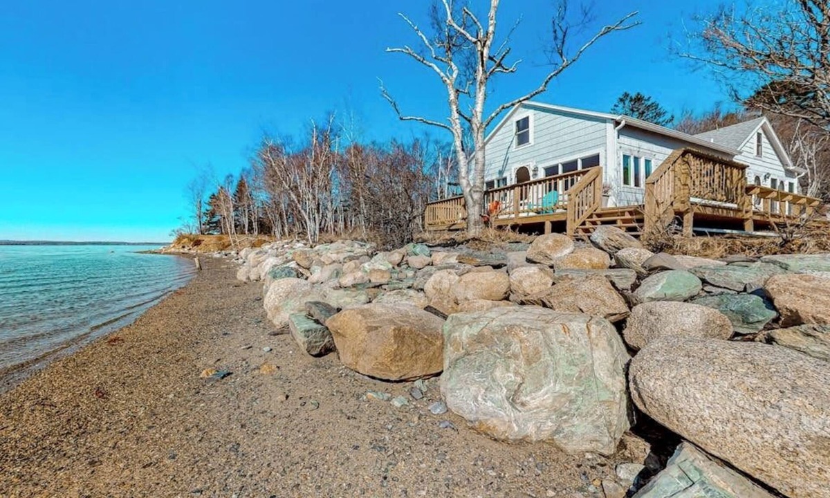 Trenton Cabin | Cozy seaside retreat w/waterfront deck, expansive lawn, & breathtaking sunsets