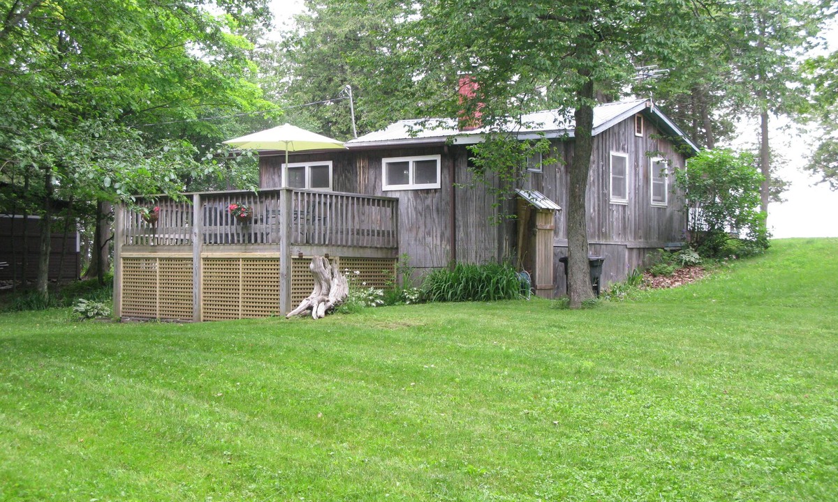 Alburg Cottage | Cozy Secluded Lakefront Cottage-Private Beach-Dog Friendly-Heat & A/C