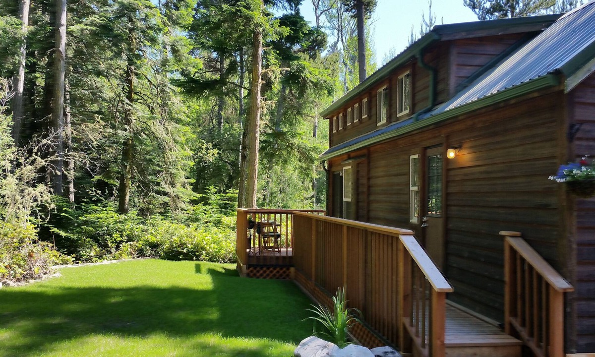 Lopez Island Cabin | Cozy, Secluded, Pet Friendly Cabin with Private Hot Tub.