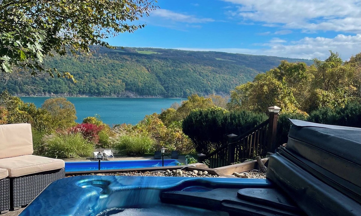 Moravia Villa | Cozy secluded villa-hot tub, panoramic view, waterfalls, gorge-south skaneateles