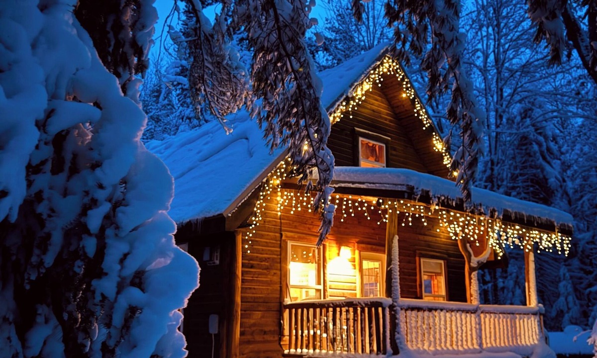Munising Cabin | Cozy, Secluded, Year-Round Cabin: With A Hot Tub!