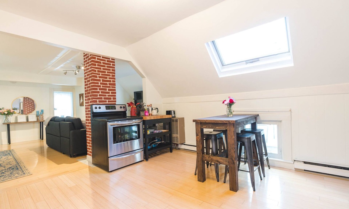 Back Cove Apartment | Cozy Second Floor Apartment, On Back Cove.