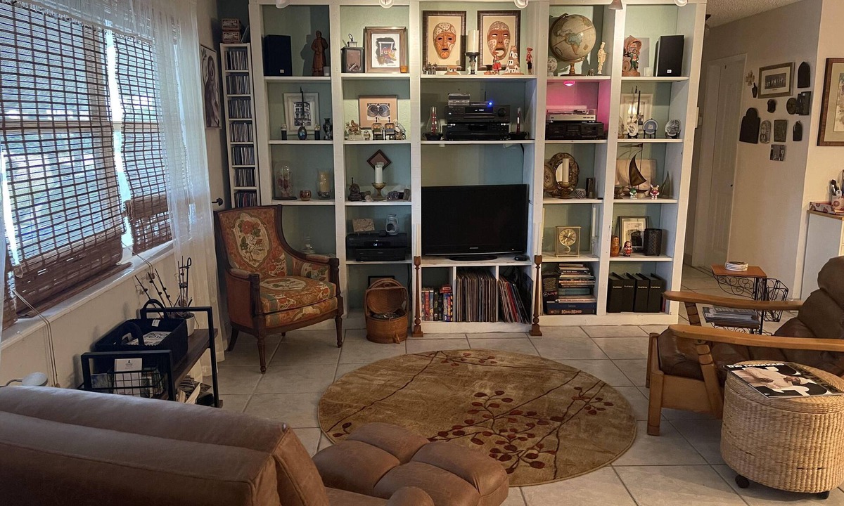 North Andrews Gardens House | Cozy single family home.