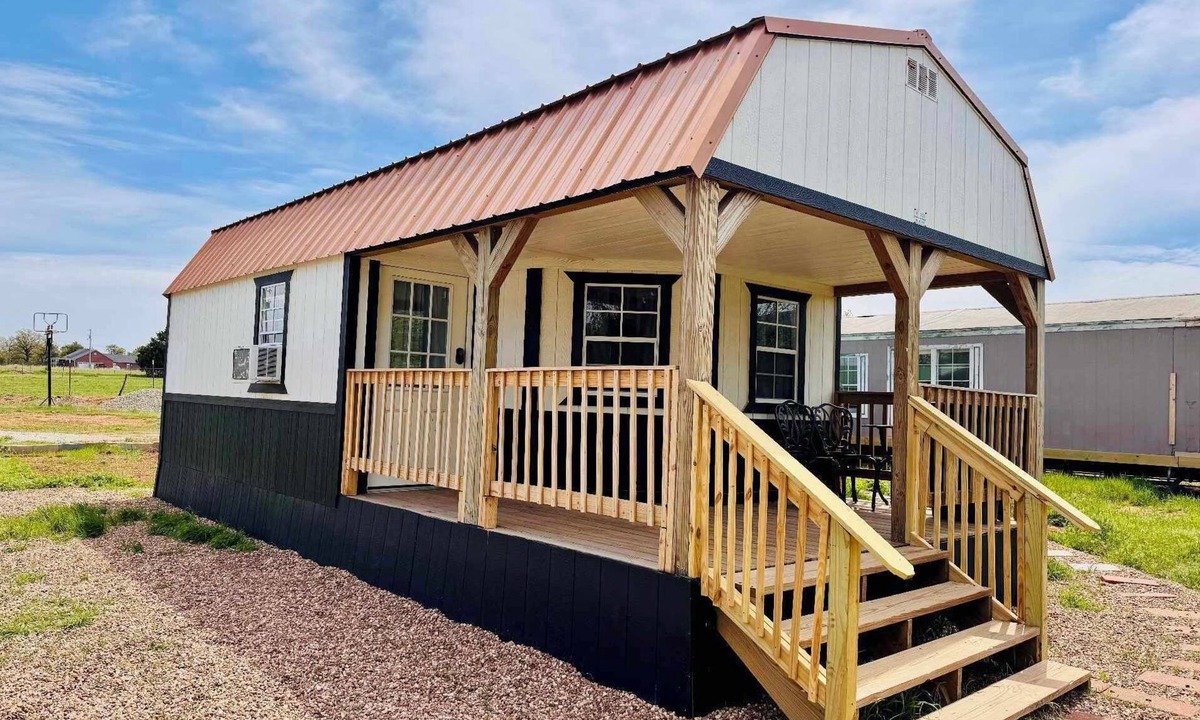 Stillwater Cottage | Cozy single room cottage with private bathroom and kitchenette. Perfect Getaway