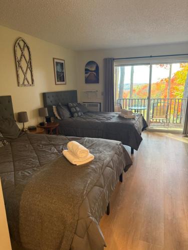 Bellaire House | Cozy Slope CondoPet Friendly