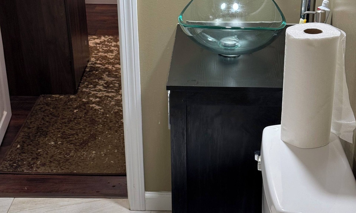 Waterbury Apartment | Cozy small sized apartment with WiFi in awesome Waterbury.