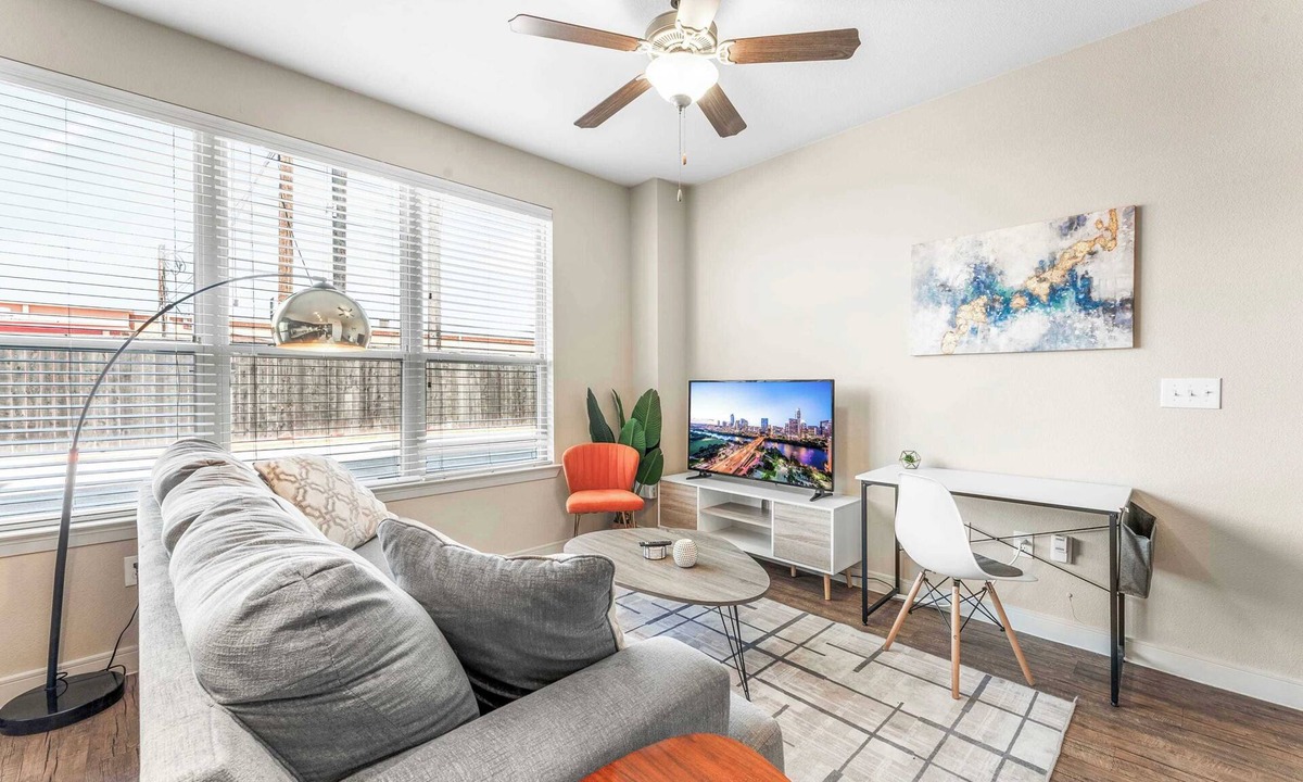 South Congress Apartment | Cozy SoCo 1BR King Suite w/GymPickleballLaundry
