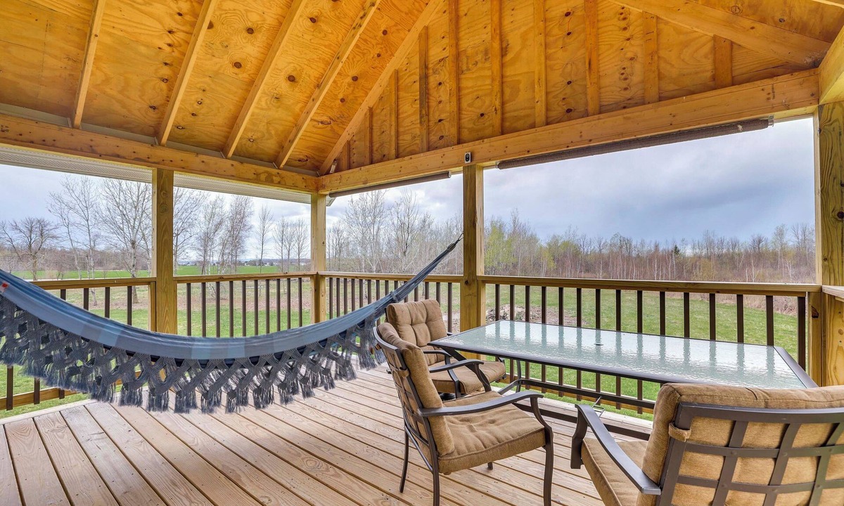 Swanton Apartment | Cozy Solar-Powered Loft: Walk to Lake Champlain!