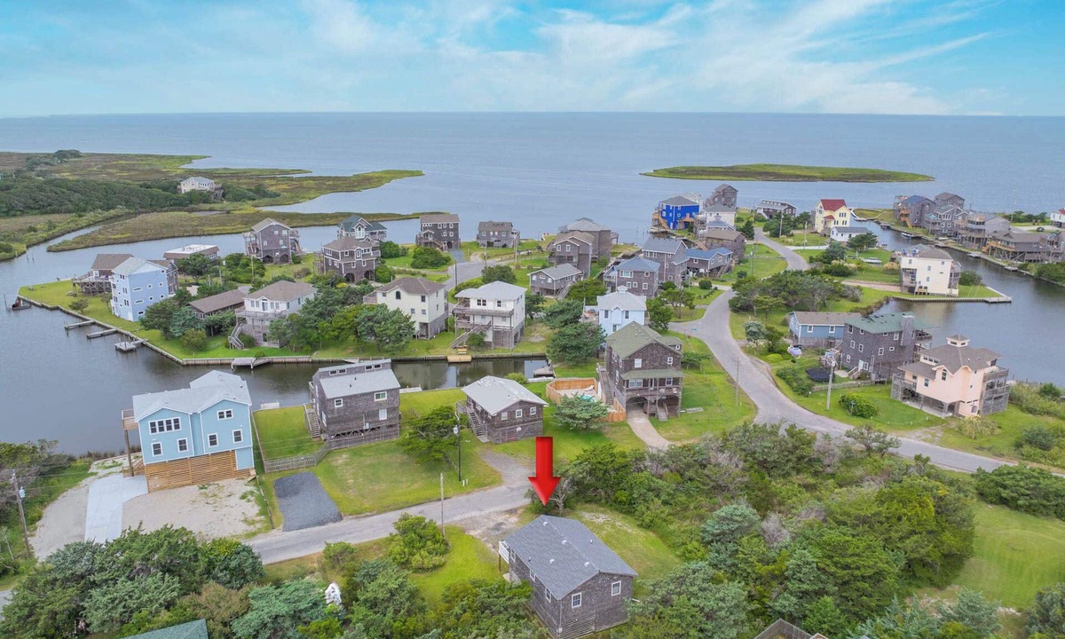 Avon House | Cozy Soundside Cottage w/Beach Nearby, Grill, Outdoor Shower, Movies, Books