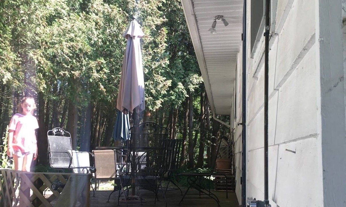 Southampton House | Cozy Southampton Cottage Walk to Beach 3BR Firepit & Deck