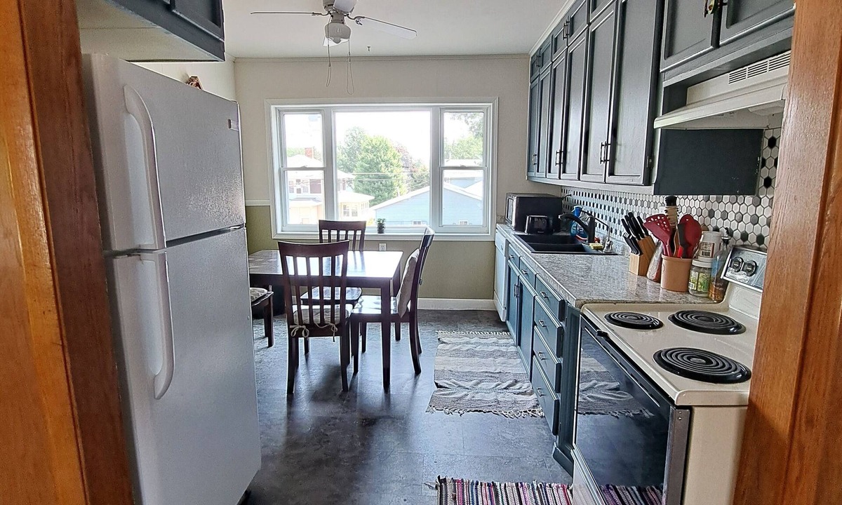 St. Charles Apartment | Cozy/Spacious home near Whitewater State Park!