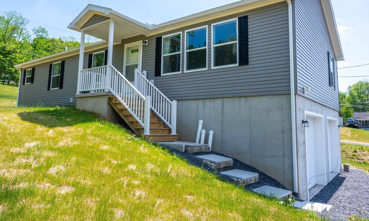 Port Matilda House | Cozy, Spacious Home w/Yard, Fire Pit- (Near PSU)