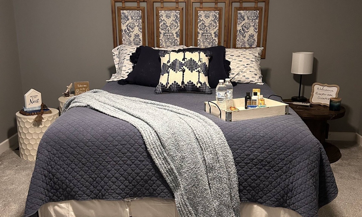 Osceola House | Cozy spacious room with private bathroom