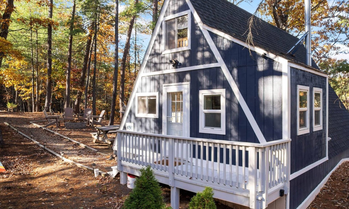 Bergton Cabin | Cozy Spring A-Frame | Mountain Views | EV Charger