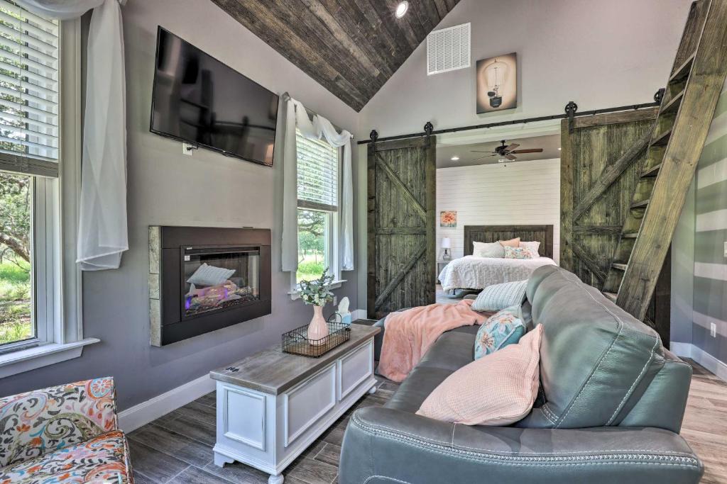 Spring Branch House | Cozy Spring Branch Cottage in Hill Country!