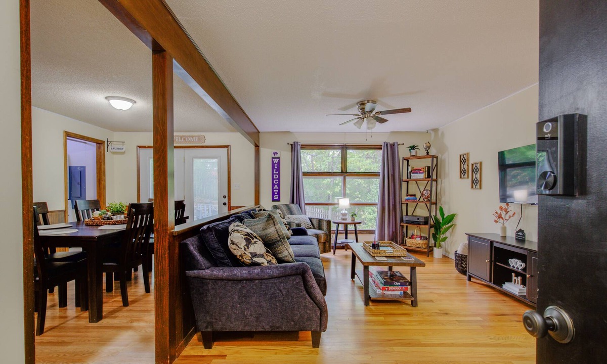Manhattan House | Cozy Stay at The Greenwood!