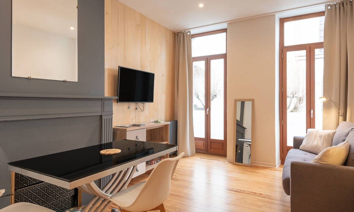 Bagneres-de-Bigorre Apartment | Cozy Stay in Bagnères – Renovated Bastan Studio, Balcony, Ultra-Fast Wi-Fi, Near Spa