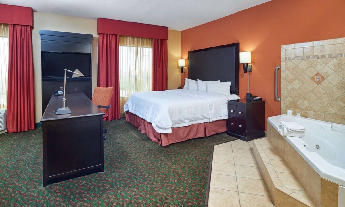 Waco Hotel | Cozy Stay w/Modern Amenities Near I-35! Free Breakfast, Indoor Pool!