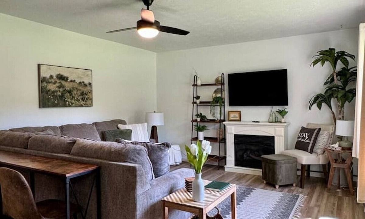 Kingston House | Cozy Stay with King Bed, Pets OK, Watts Bar, Easy Checkout Near I-40