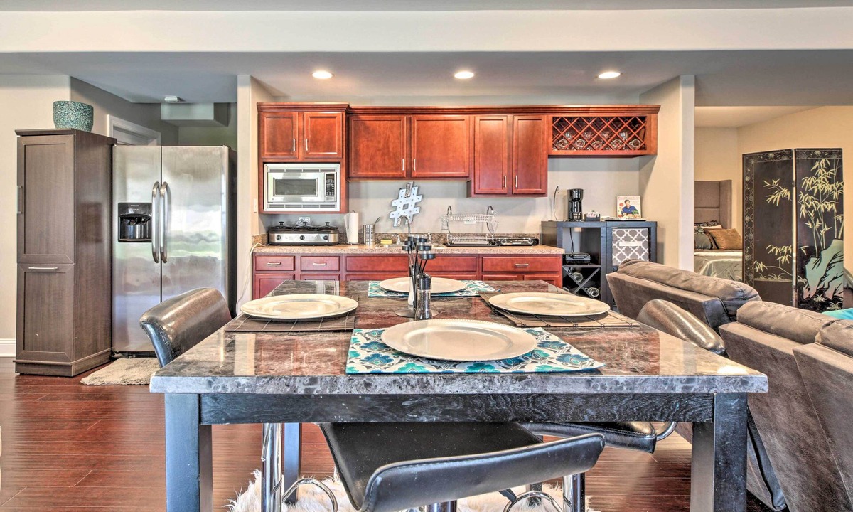 Steger Apartment | Cozy Steger Apartment w/Patio: 30 Mi to Chicago!