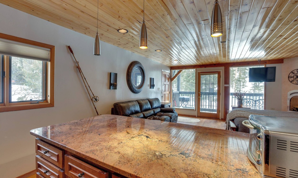 Taos Ski Valley Apartment | Cozy Streamside Studio - 2 Mi to Taos Ski Resort!
