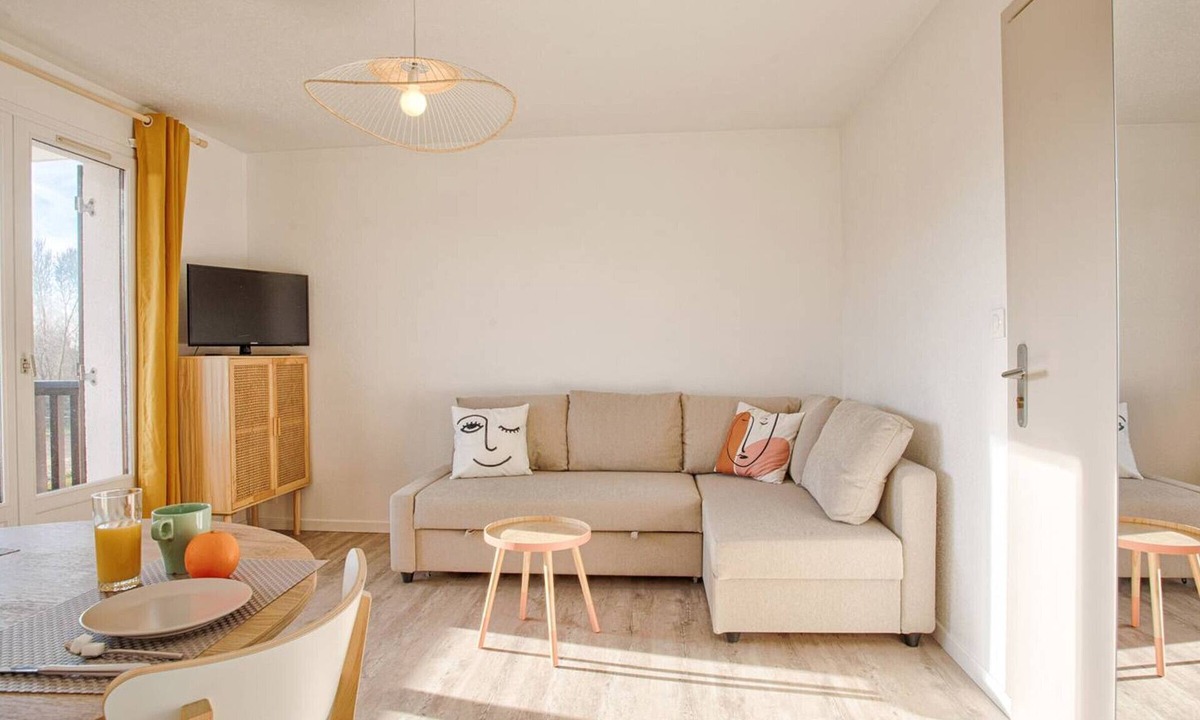 Le Home Apartment | Cozy studio 300 m from the beach with private parking
