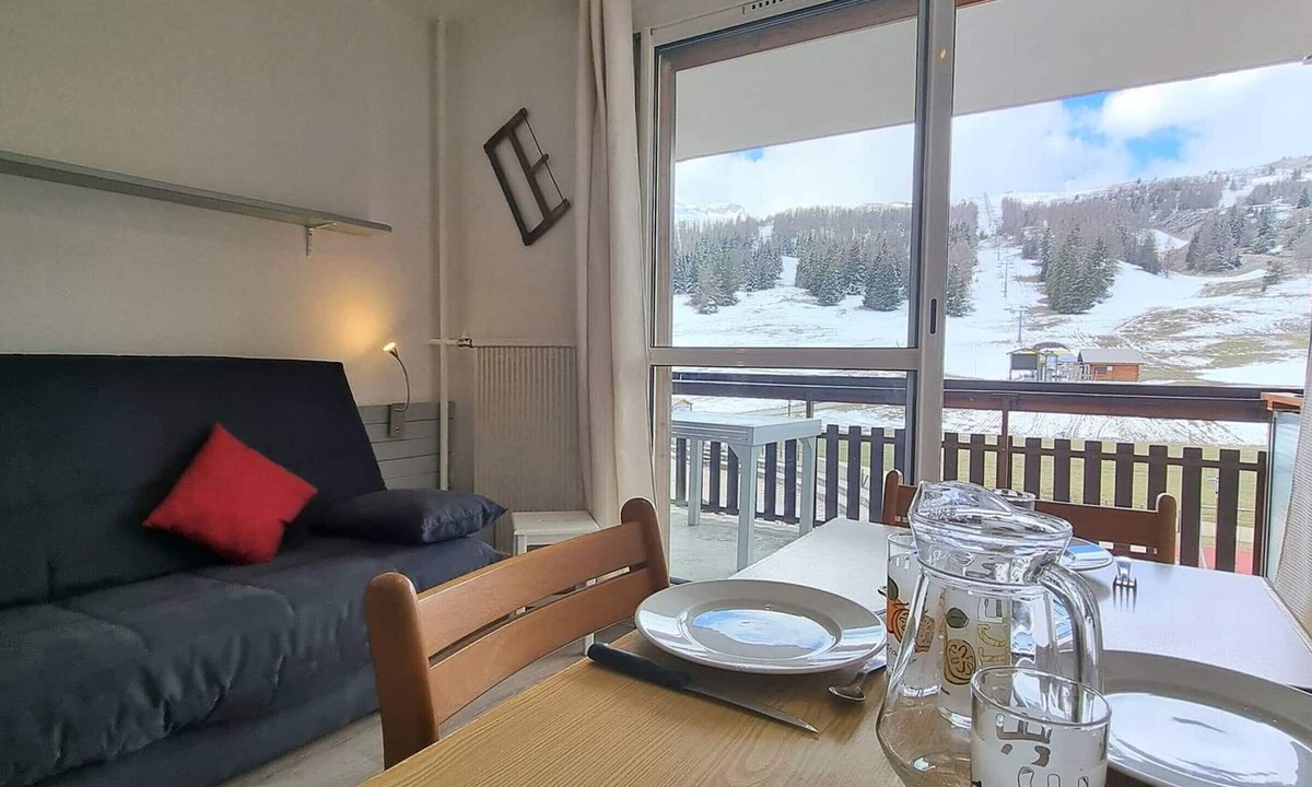 Saint-Etienne-en-Devoluy Apartment | Cozy studio 50m from slopes with Wifi and parking