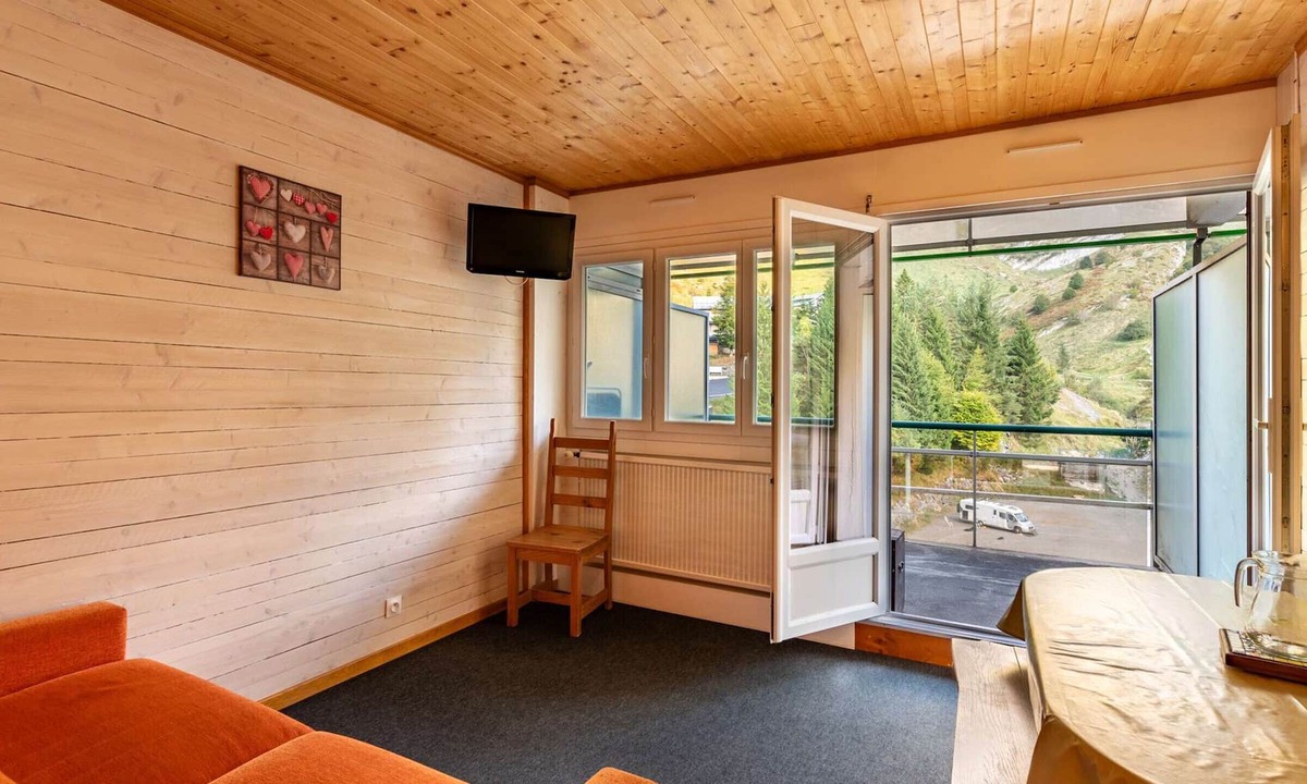 Eaux-Bonnes Apartment | Cozy studio 6 people, elevator, balcony, near slopes