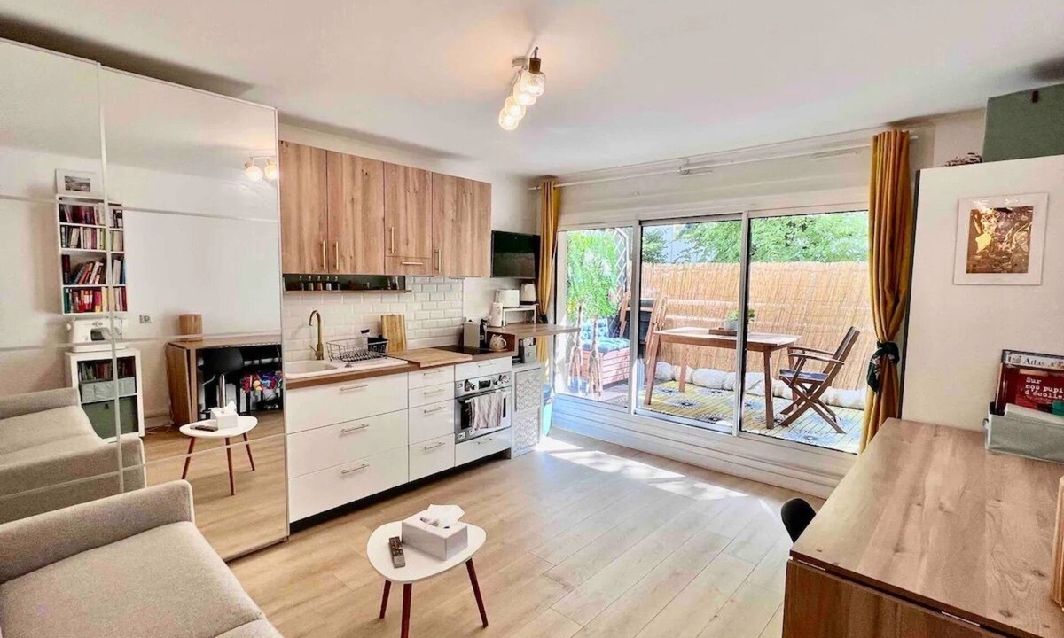 Levallois-Perret Apartment | Cozy studio and large terrace 5 mn from the metro and 10 mn from Paris only!nnnn