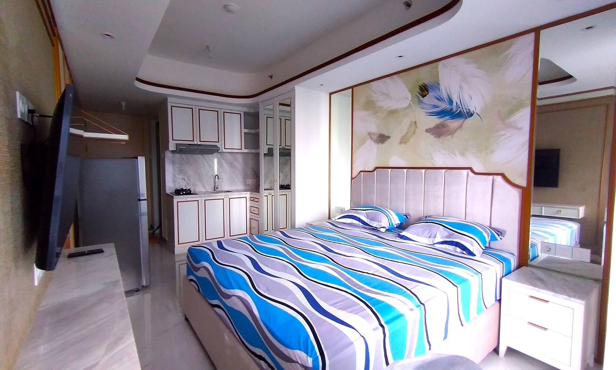 Surabaya Apartment | Cozy studio apartment above Pakuwon Mall Surabaya w/WiFi and Netflix to chill.