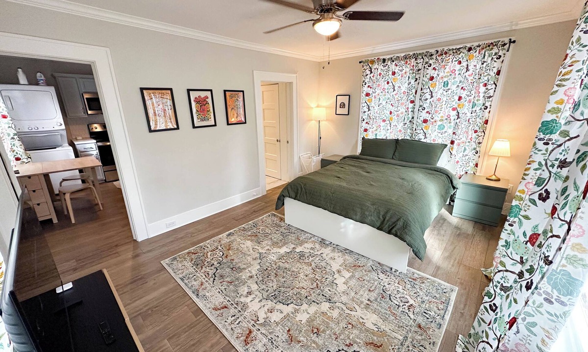 Caddo Heights-South Highlands Apartment | Cozy Studio Apartment with Full Kitchen