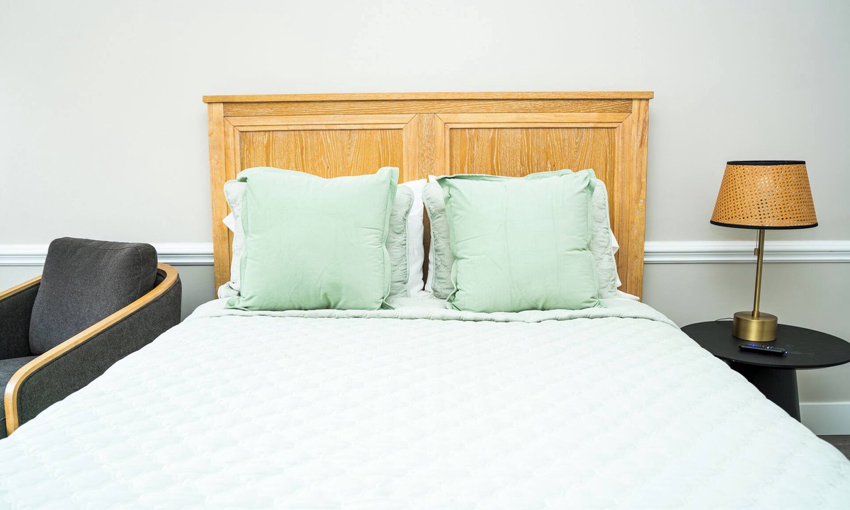 Sheffield Park Apartment | Cozy Studio Apartment with Free Wine in Lovely Charlotte
