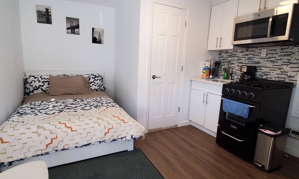 Queens Apartment | Cozy studio apt 30mins from Times square! in fabulous Queens