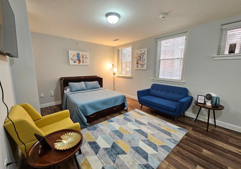 Champaign Apartment | Cozy Studio at the Historic Inman