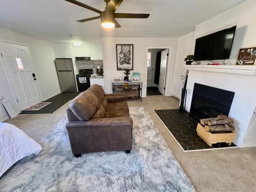 Pecos Apartment | Cozy Studio at the Pecos Village