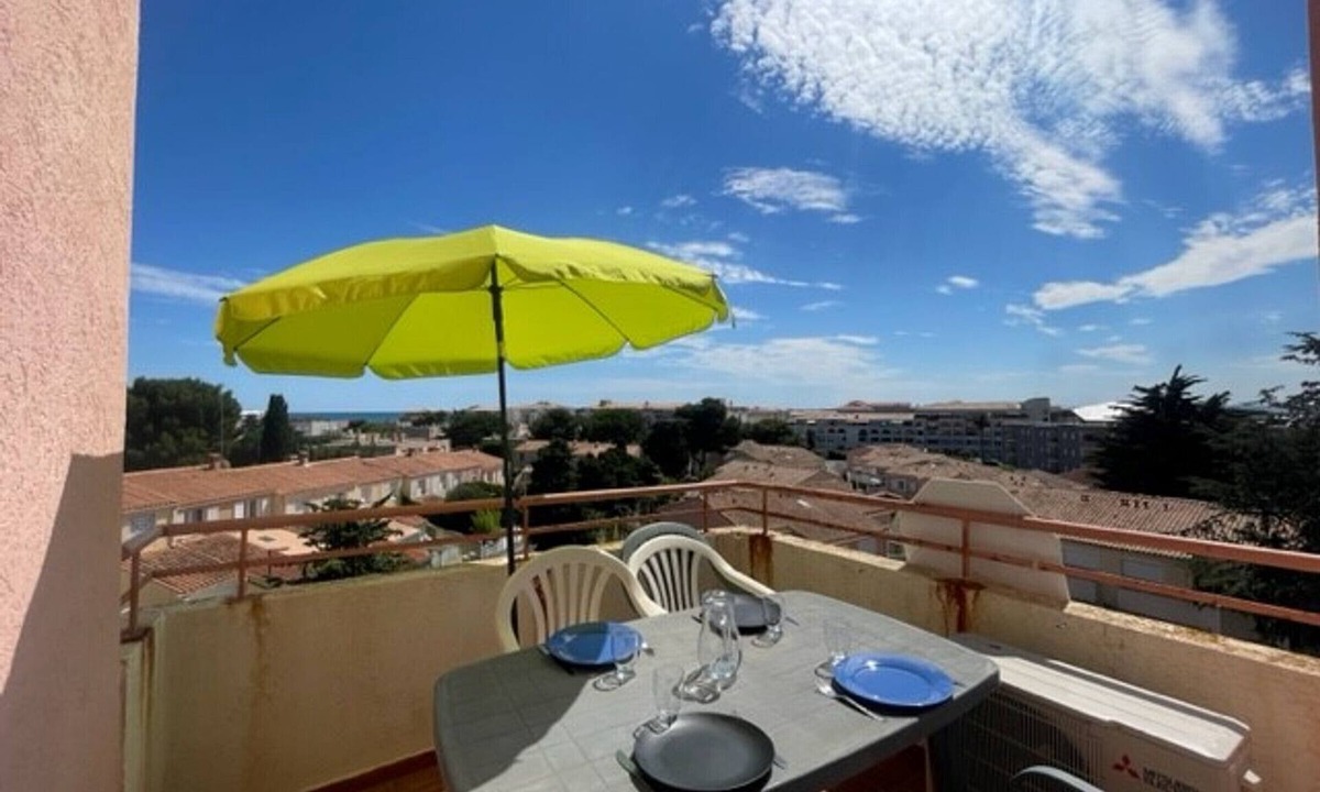 Sete Apartment | "Cozy Studio Cabine avec Terrasse, Clim, et Parking à 500m de la Plage à Sète"
