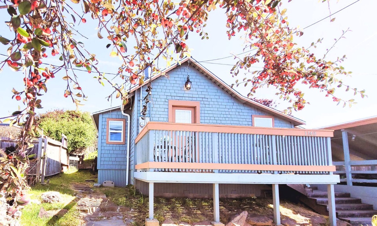 Old Town Apartment | Cozy Studio Cottage with Harbor View/Spacious Full Kitchen & Pet Friendly